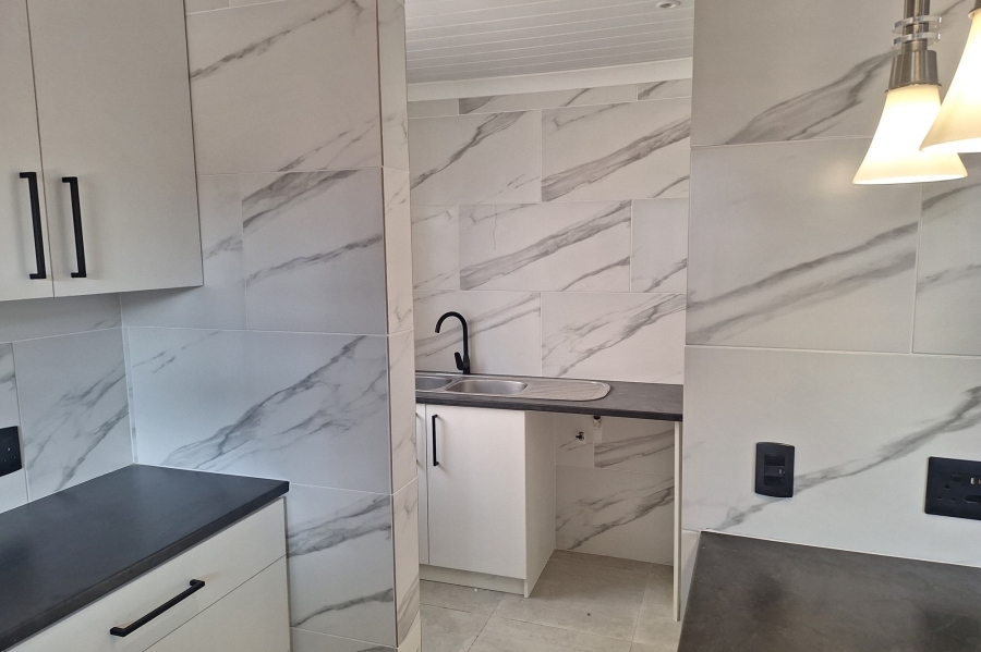 To Let 4 Bedroom Property for Rent in Protea Village Western Cape